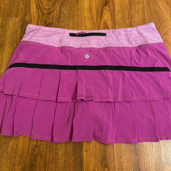 lululemon athletica Dresses & Skirts - Lululemon Pace Setter Skirt size 10 Regular